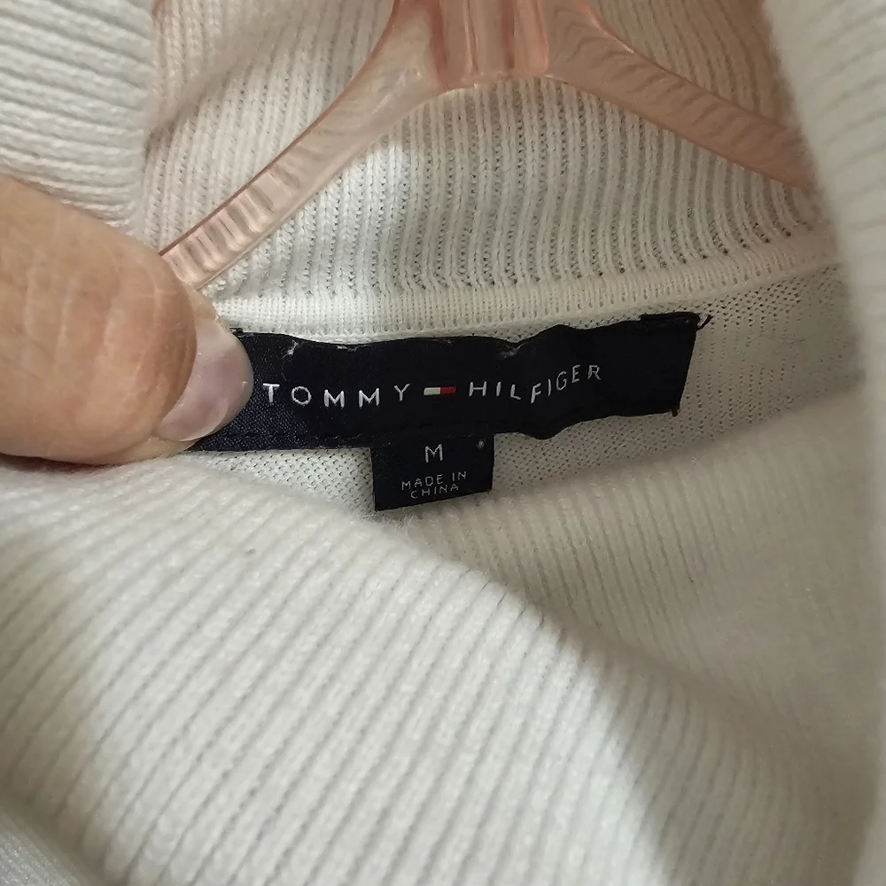 #060 TOMMY HILFIGER | White Black & Gold Striped Turtleneck Sweater - Medium - Picture 5 of 6